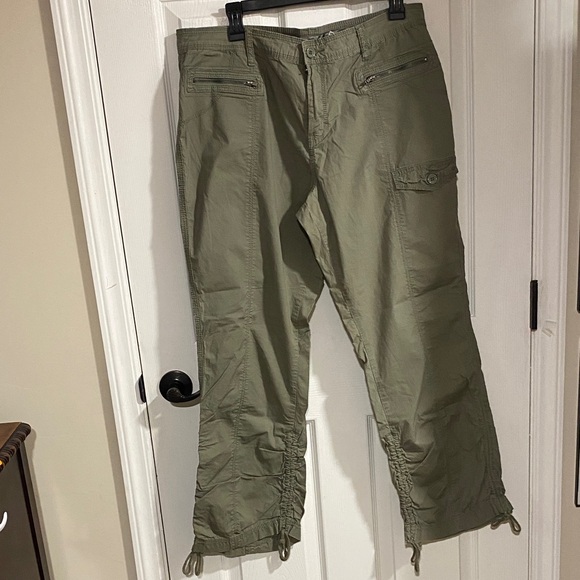 Woman’s Sage Green Cargo Pants - Picture 1 of 8